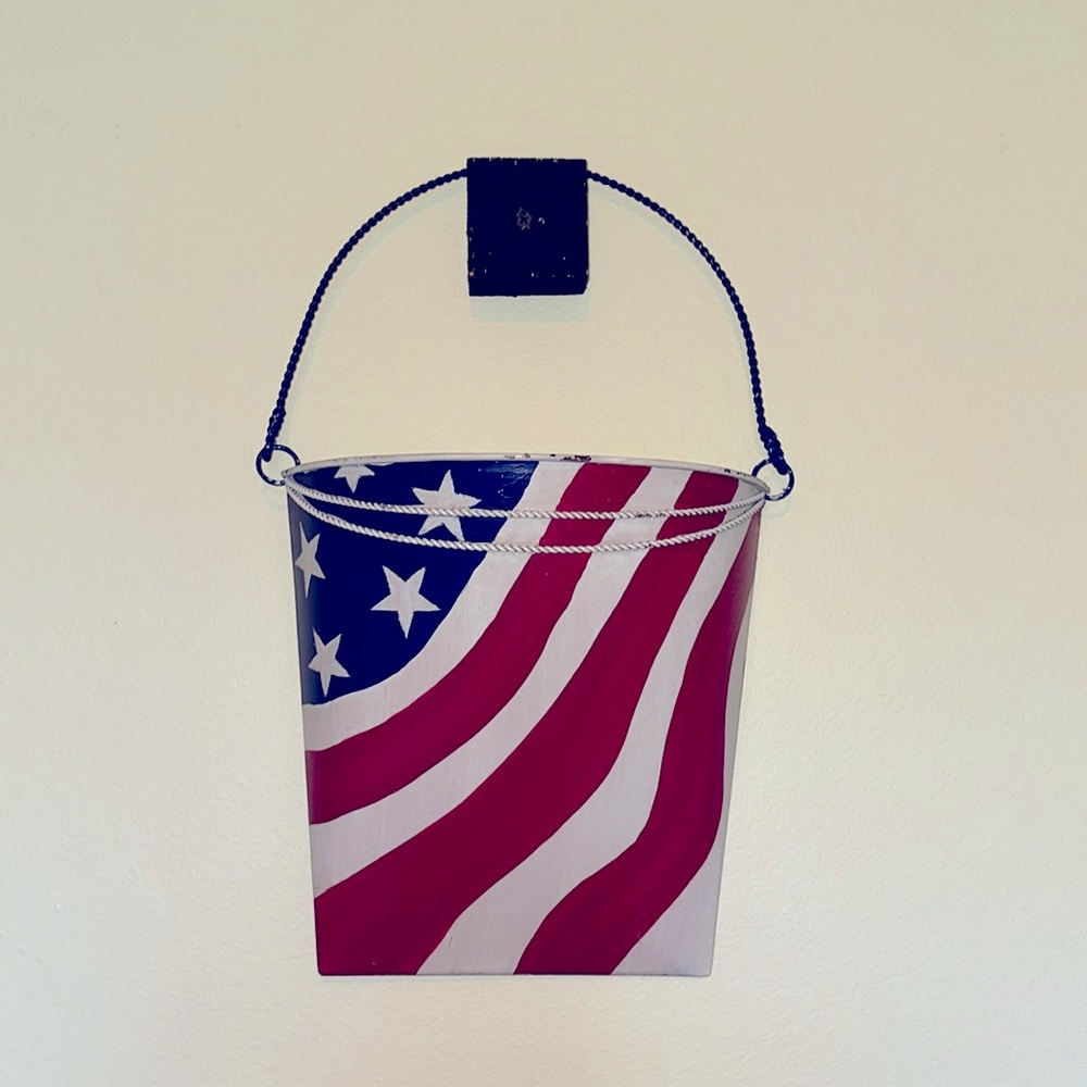 Southern Living - vintage July 4th door hanger with flat back.  Never used